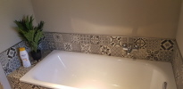 Badezimmer im Dachgeschoss mit Wanne Badezimmer im Dachgeschoss mit Wanne