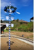 der Maibaum steht der Maibaum steht
